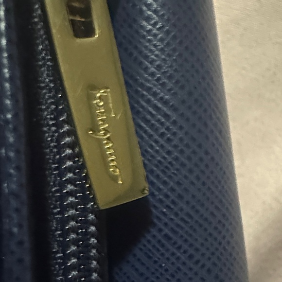 ✅Authentic Salvatore Ferragamo Navy Wallet like new!(code in photo)✅ - Picture 6 of 9